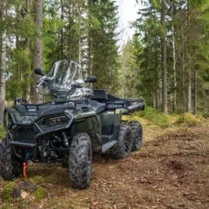 WebLarge JPG 2025 emea atv sportsman 6×6 570 T1b SageGreen lifestyle 044