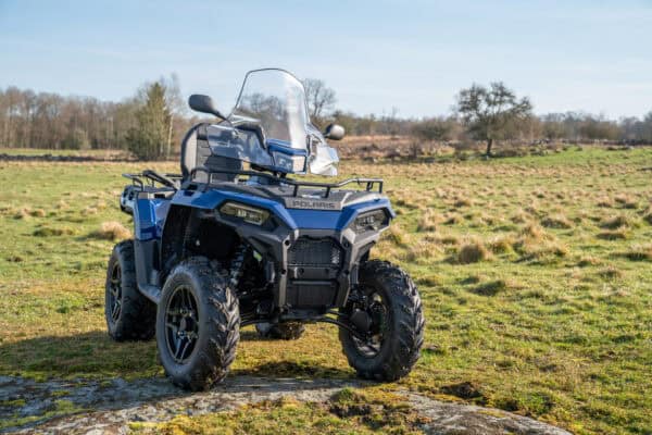 WebLarge_JPG-2025-emea-atv-sportsman-Touring-570-SP-T3b-SpringfieldBlue-lifestyle-73 Polaris Sportsman 570 Touring SP