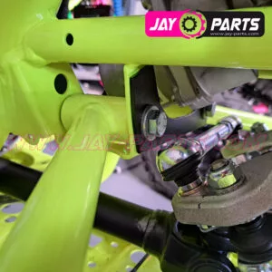 JayParts Első Felső Lengőkar Vázmerevítő Lemez + Csavarkészlet – Polaris Scrambler / Sportsman XP 1000 S (JP0190)