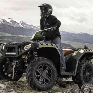 Polaris 2878709 első gallytörő felszerelve Sportsman quadra szemből