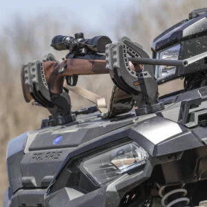 Polaris Gyári Lock & Ride Ratcheting Rhino Grip XL Eszköz- és Fegyvertartó Pár – Sportsman / Ranger (2881157) (2. kép)