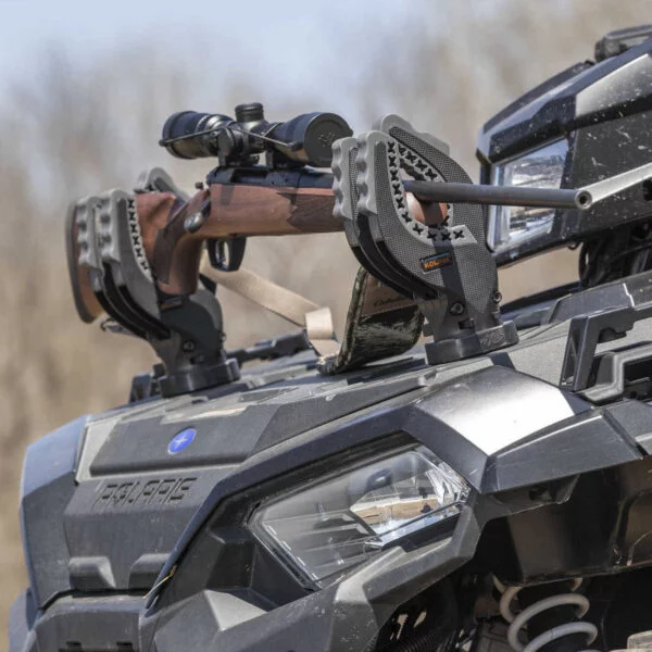 Polaris Gyári Lock & Ride Ratcheting Rhino Grip XL Eszköz- és Fegyvertartó Pár – Sportsman / Ranger (2881157) (2. kép)