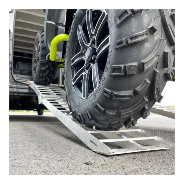SHARK összecsukható ívelt alumínium felhajtó rámpa pár (2 db, 216×28 cm, max. 680 kg) – ATV és motorkerékpár szállításhoz